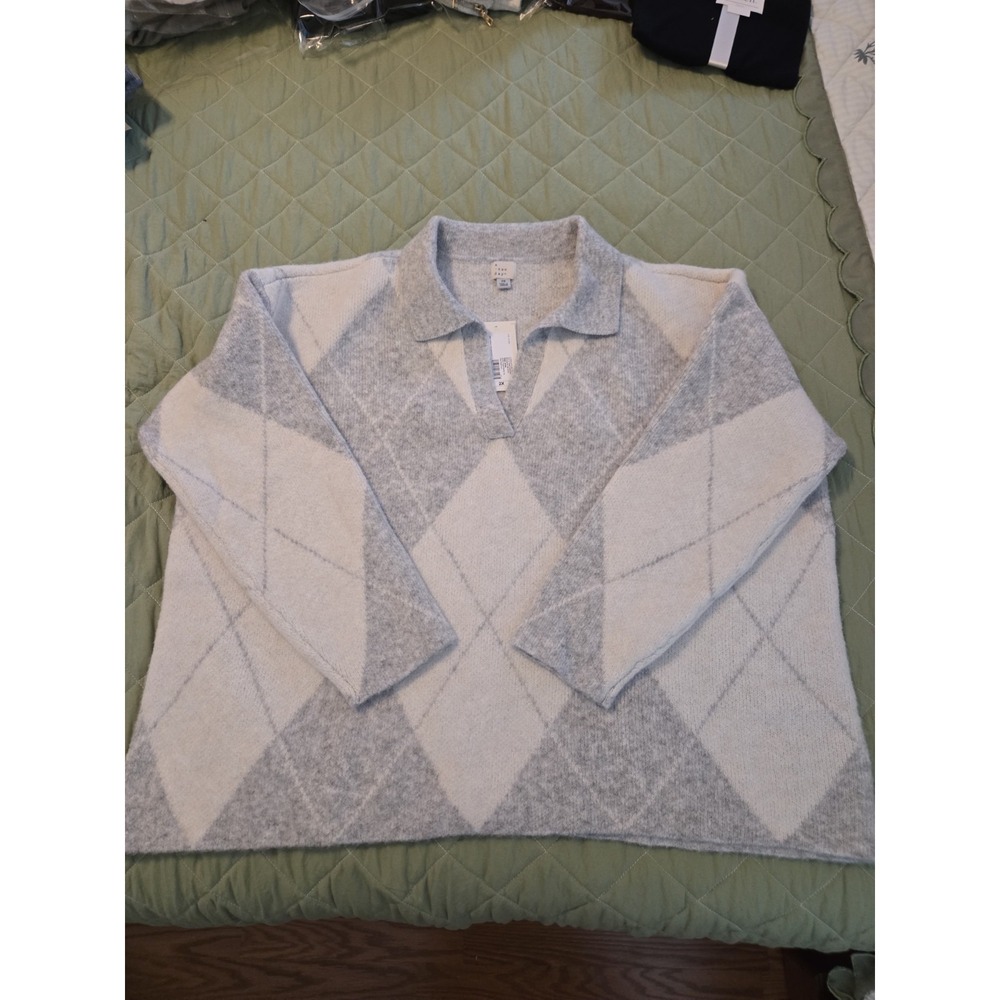 NWT A New Day Womens Gray And Cream V-Neck Collared Argyle Sweater. Size 2X.